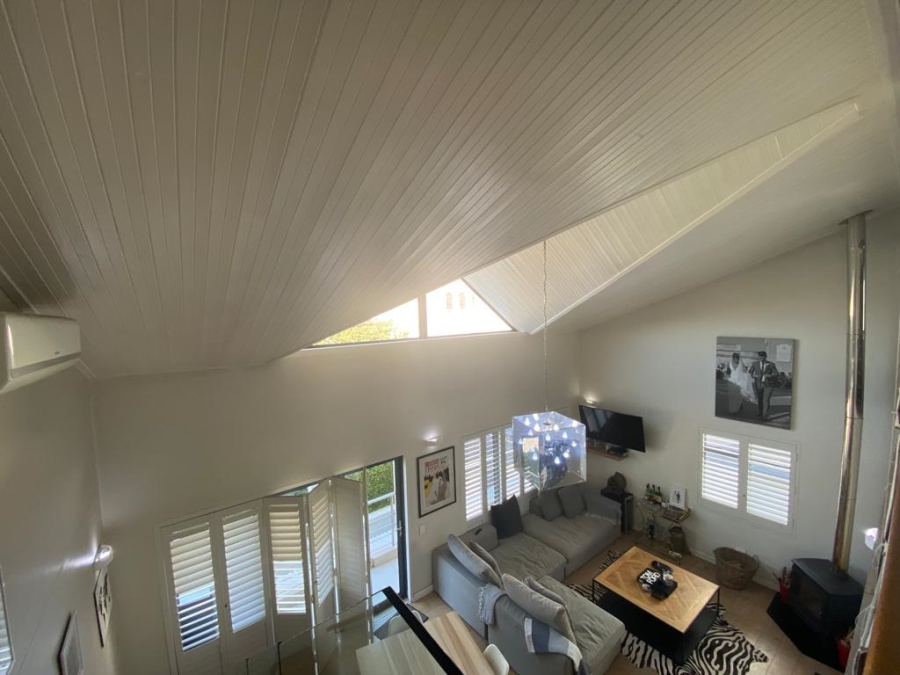 2 Bedroom Property for Sale in Vredehoek Western Cape